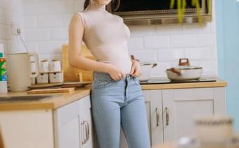 一智智厨娘风格写真合集：美食与艺术的完美图包分享.txt