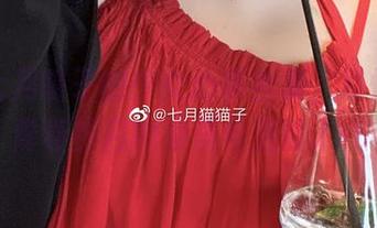 观看七月喵子的少女心事合集，尽情感受青春岁月的浪漫与温馨.txt