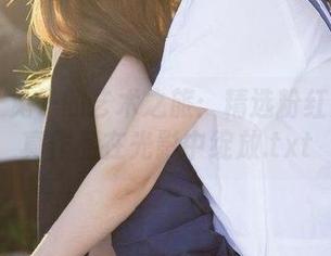 丽柜 – 兔子的艺术之旅：精选粉红天使写真作品在光影中绽放.txt