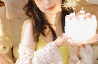 丽柜 – 记录凌凌护士的日常，精致写真图片供你下载.txt