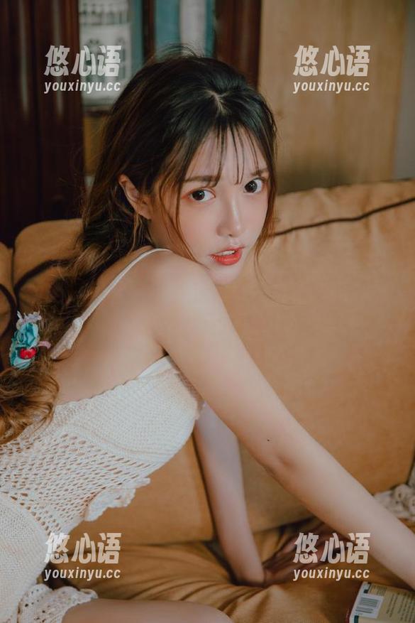 丽柜 - 可馨全新裸足写真集更新发布：每一张都是心动瞬间.txt