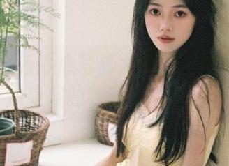 丽柜 – 最新心心写真大片：从照片中窥探她隐藏的秘密与故事.txt