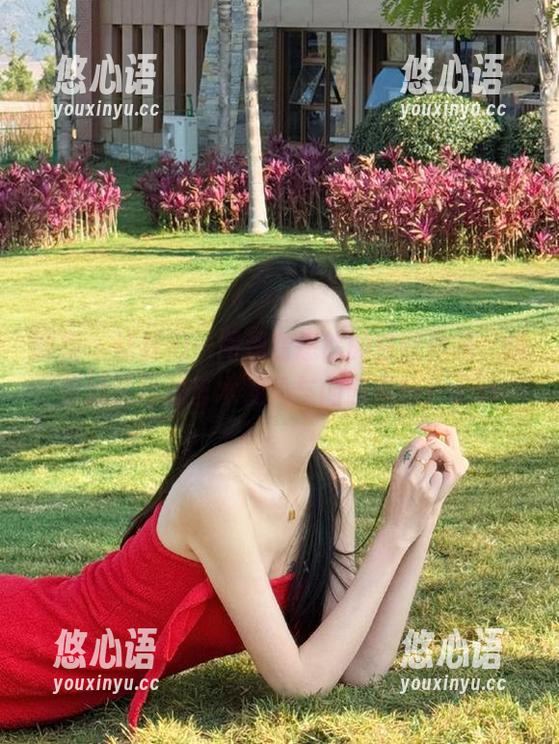 丽柜 - 让我们一同观看悠悠的白丝作品，探索她独特的艺术视角与创意灵感！.txt