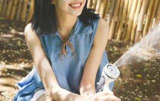 丽柜 – 文静女上司的精美职场写真，点击获取免费图片，定格你的优雅气质！.txt