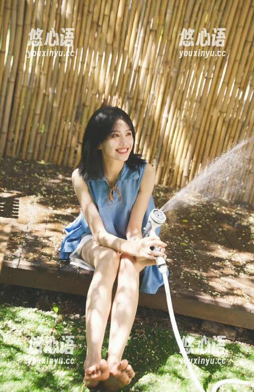 丽柜-文静 丽柜 - 文静女上司的精美职场写真,点击获取免费图片,定格你的优雅气质!.txt