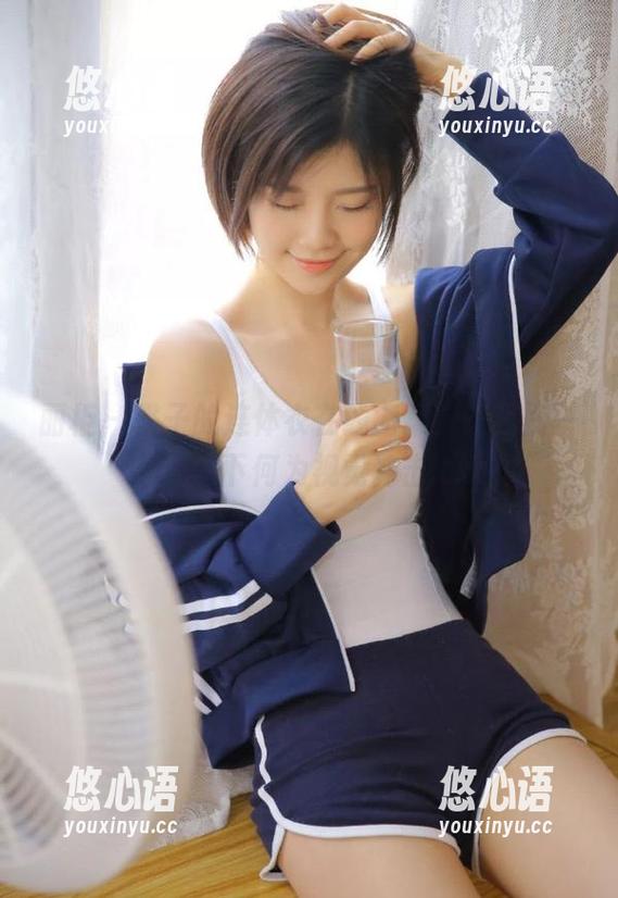 丽柜 - 桃子的连体衣在线图集，让我们一起见识下何为视觉冲击.txt