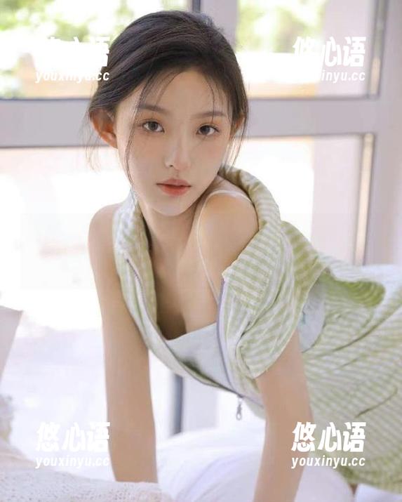 丽柜 - 感受王欣竹定制毛衣作品中的艺术气息，呈现独特的个人风格.txt