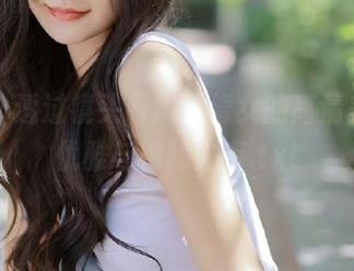 丽柜 – 透过镜头看琳达修女的高清美图，优雅与神秘并存.txt