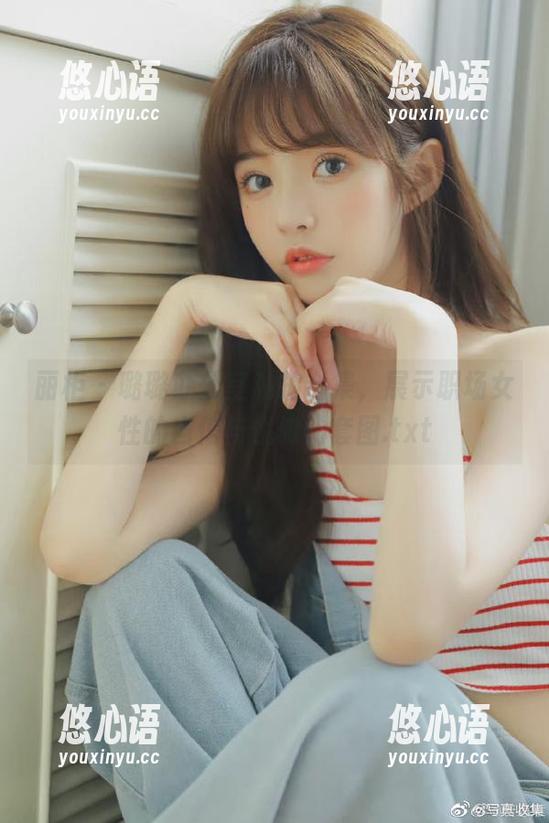 丽柜 - 璐璐办公室私拍合集，展示职场女性的自信与优雅的套图.txt