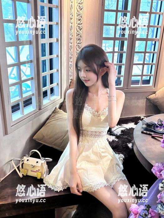 丽柜 - 皮衣搭配小达人肖肖，独家私拍资源让你焕发新魅力！.txt