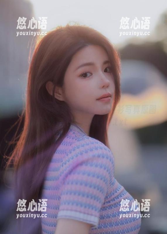 丽柜 - 黄芬的独特魅力：白衬衫写真原图记录每一个精彩瞬间.txt