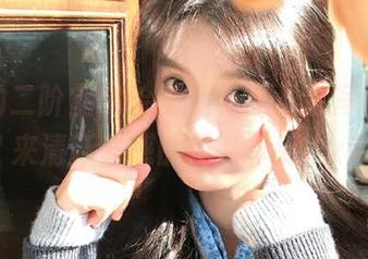绝美的二阶堂宅绘子双马尾泳装写真，带来清新动感的图片享受.txt