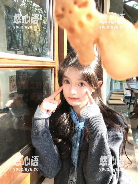 绝美的二阶堂宅绘子双马尾泳装写真，带来清新动感的图片享受.txt