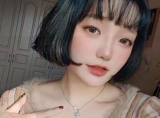 云溪溪独家私拍写真《白丝》，感受她的艺术气息.txt
