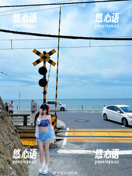 “亚马逊鲶鱼”与圣诞共舞：绝美cos作品合集带你感受节日气氛.txt