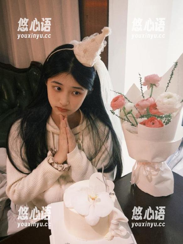 克拉女神 - 精选YOYO办公室写真图片，免费下载，让你的工作环境焕然一新.txt