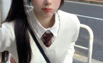 克拉女神 – 梦幻女王周迪的写真照片，展现无与伦比的魅力.txt