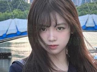 克拉女神 – 汤怡女王：摄人心魄的诱惑，精致写真图片合集带你领略.txt