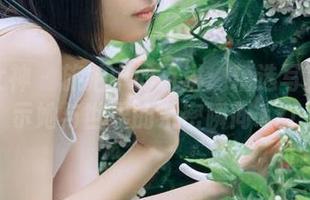 克拉女神 – 旅拍中的百琳：精选写真集展示她与世界的亲密瞬间.txt
