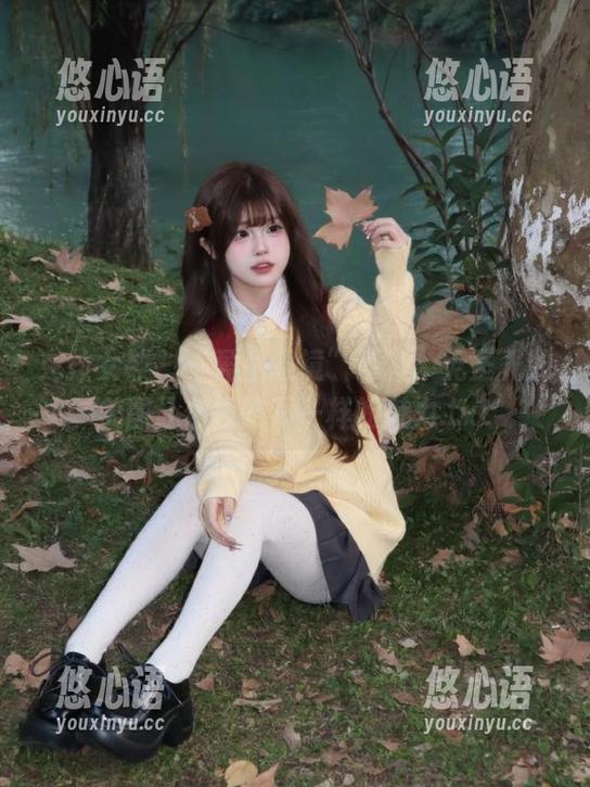 克拉女神 - “盈盈眼镜”写真：无圣光的美图让你领略不一样的魅力.txt