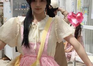 克拉女神 – 清新泳装秀：钟淇写真图集，展现无尽海滩乐趣！.txt