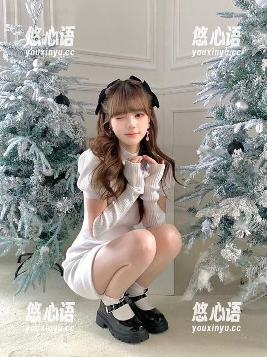 克拉女神 - 让我们一起在图库中分享颖儿的礼服风采，感受这份特别的美丽哦！.txt