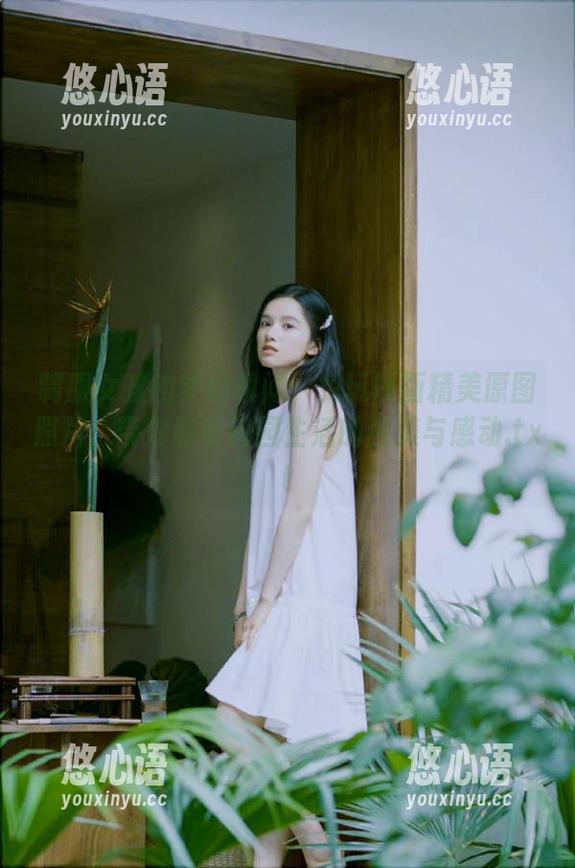 兔玩映画 制服女孩的梦幻瞬间:兔玩映画精美原图照片,带你感受校园生活的甜美与感动.txt