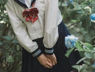唯美至极的凛子酱棉袜写真集，精选瞬间让你领略她的迷人风采.txt