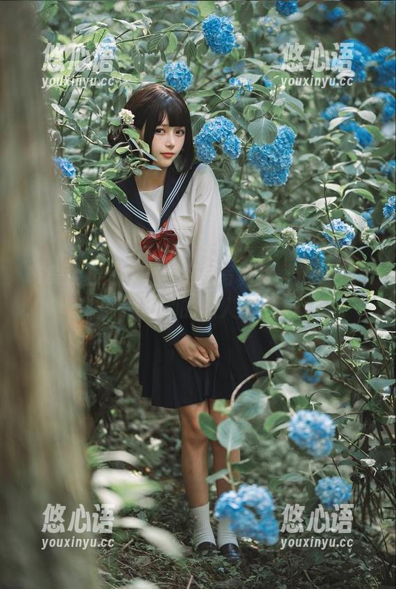 唯美至极的凛子酱棉袜写真集，精选瞬间让你领略她的迷人风采.txt