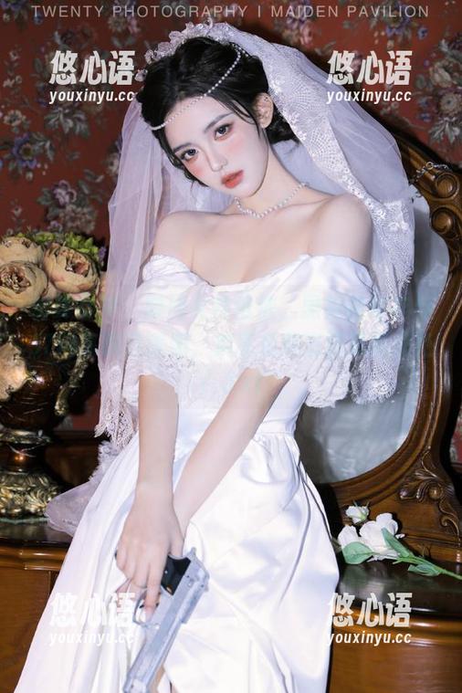 初夏女神 - 时尚女神依依，黑色瘦身衣与37码高跟鞋美照，共享免费资源尽在此处！.txt