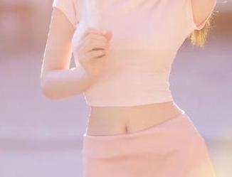 看可可小白兔女孩的最新写真作品：精致图片透出少女心事.txt