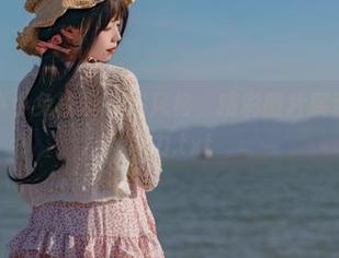 探秘咬人小小兔校园COS风格，精彩图片展示她的无限魅力.txt