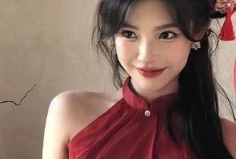 精选图片集：喵写真呈现可爱熊女孩白丝的俏皮风情.txt