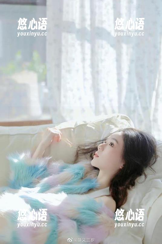 嗲囡囡 - 下载陈雅漫VICKY居家写真全集，带你走进她温馨生活的每一刻！.txt