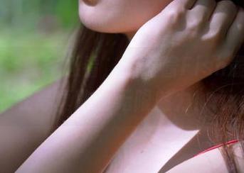 嗲囡囡 – 夏季必看，鱼子酱Fish最新套图泳衣写真散发无限魅力！.txt
