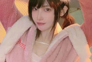 走进在下萝莉控ii的世界：面孔专辑中的私拍合集绝美呈现.txt