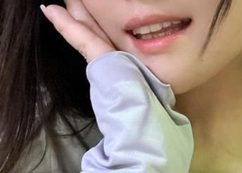 体验夏夏子网袜魅力，作品集原图展现她的独特气质.txt
