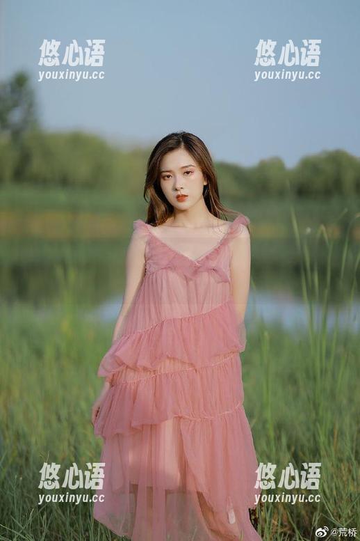 大生模拍 - 缤纷婉欣天台写真图集分享：每一张都诉说着她的故事.txt
