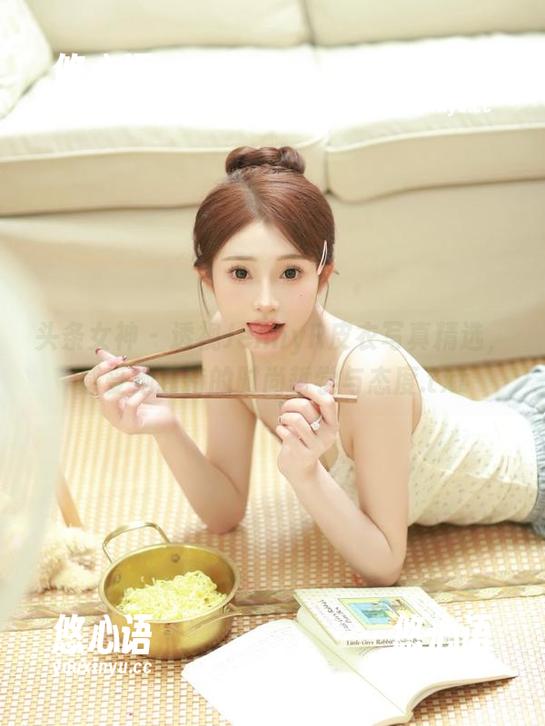 头条女神 - 透视JennyR皮衣写真精选，感受她独特的时尚哲学与态度.txt