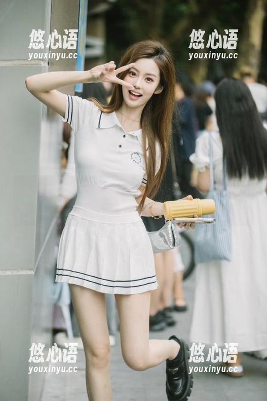 头条女神 - 追逐时尚潮流，获取小热巴皮衣写真在线独家资源。.txt