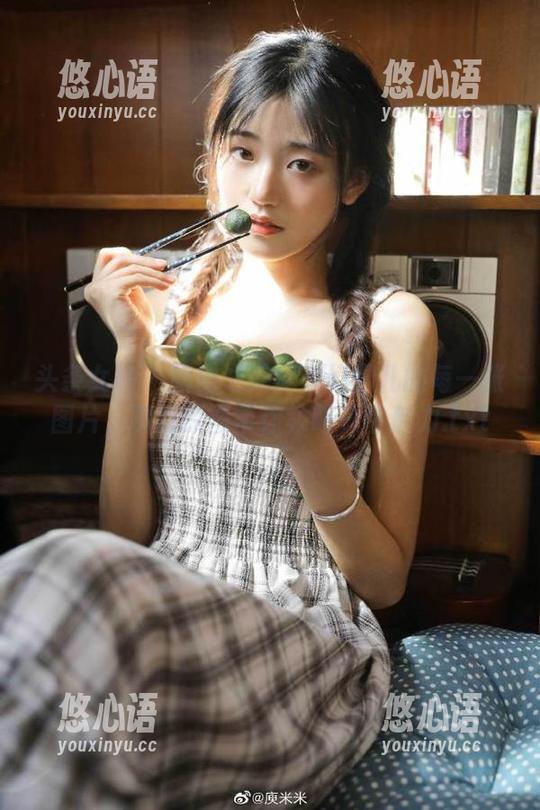 头条女神 - 旗袍之美尽在幻雪儿的每一张图片，精致原图带你领略其中魅力.txt