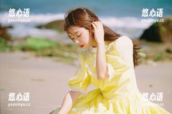 头条女神 - 张蓝欣双马尾写真集：原图中的俏皮与优雅完美结合.txt