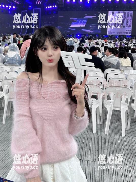 头条女神 - 这个圣诞，一起欣赏易阳的美图图集，感受那份专属的治愈力量！.txt