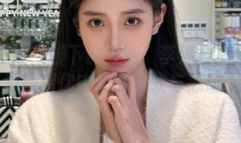 头条女神 – 脚下的诗意：李温柔裸足图集资源唤醒你内心的柔软与心动.txt