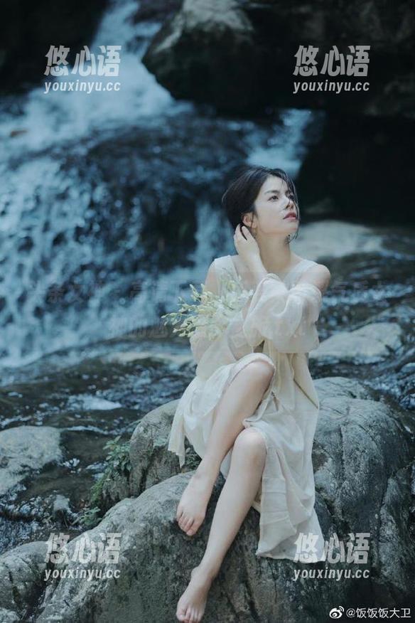 头条女神 - 高清下载，感受梁芮溪气质女神的魅力摄影之旅.txt