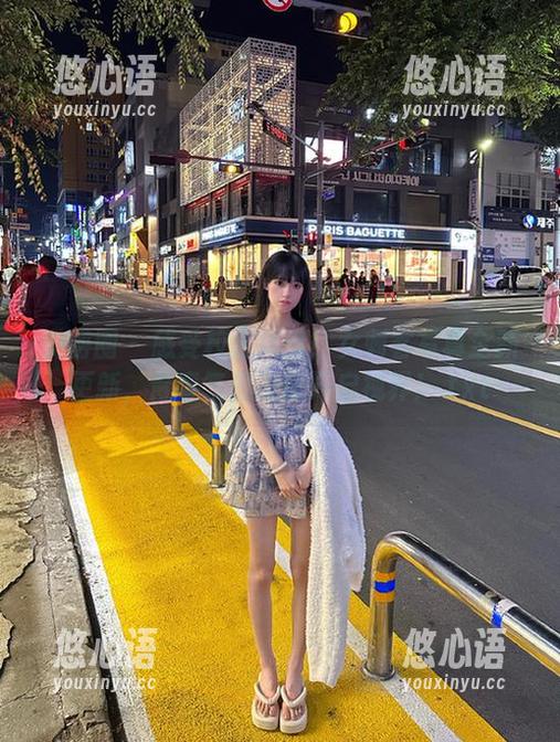 微密圈 - 感受校园风情！女刺客写真全新更新，青春气息浓郁开启视界！.txt