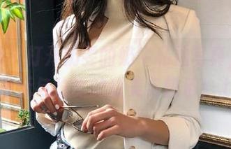 微密圈 – 打开奶雯的奶牛私拍写真，感受那份无与伦比的甜美与快乐！.txt