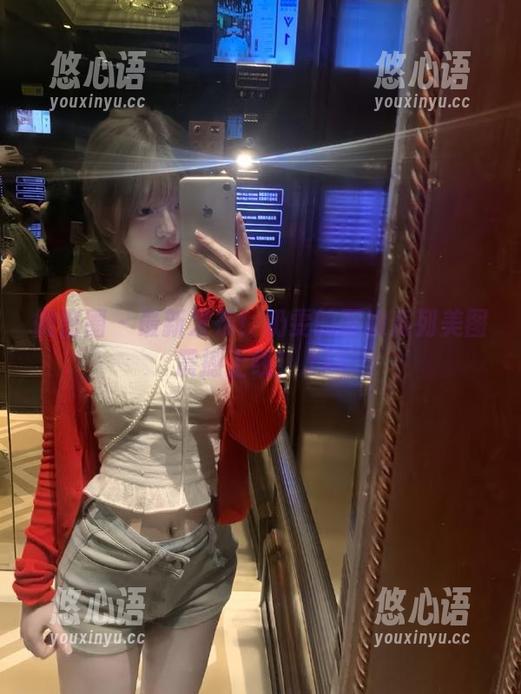 微密圈 - 最新发布！奶雯的厨娘系列美图震撼上线！.txt