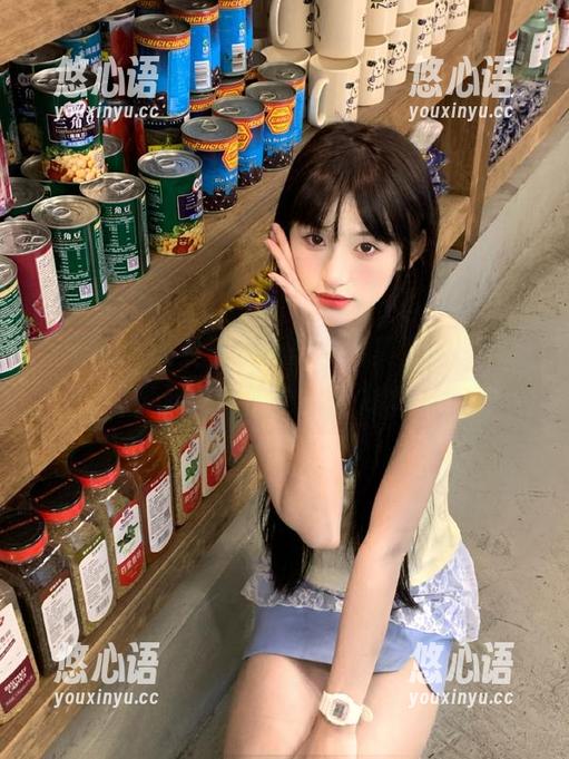 妖精社 - 大雯子全新最新图集上线，捕捉美脚瞬间的动人魅力.txt