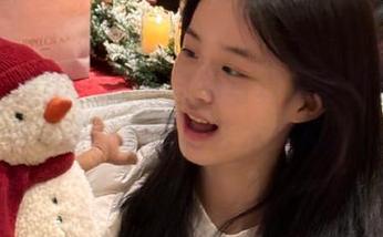 学妹加速跑 – 欣怡自拍写真集最新更新中，感受她绝妙的摄影艺术与风格！.txt